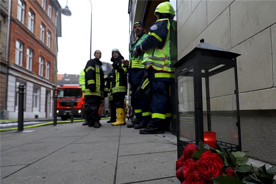 Bei dem Brand in einem Wohnhaus sind im Jahr 2018 zwei Menschen ums Leben gekommen. (Archivbild)Oliver Berg/dpa