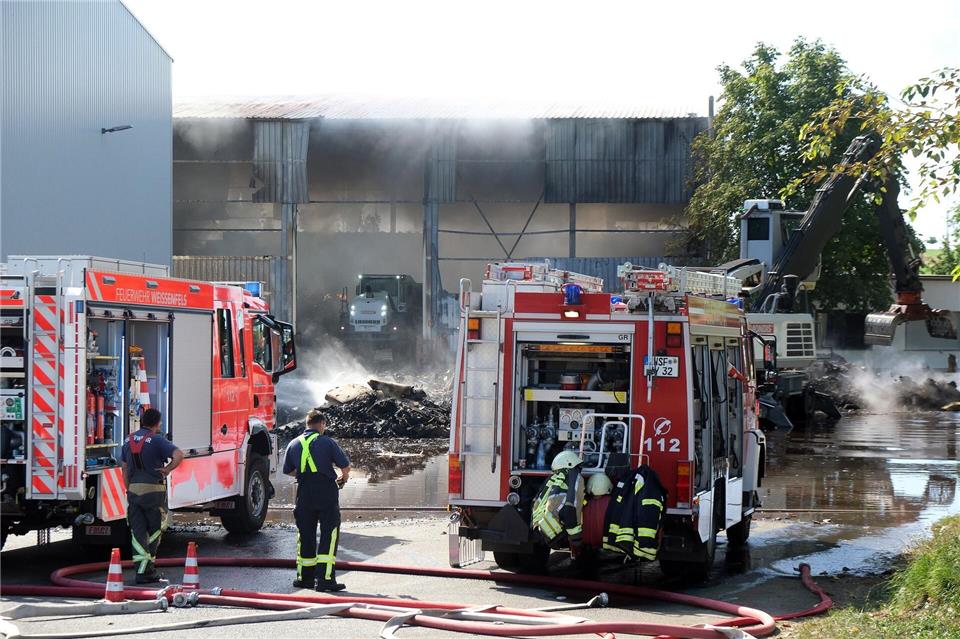 Bei dem Brand waren rund 50 Feuerwehrleute im Einsatz.Sebastian Willnow/dpa