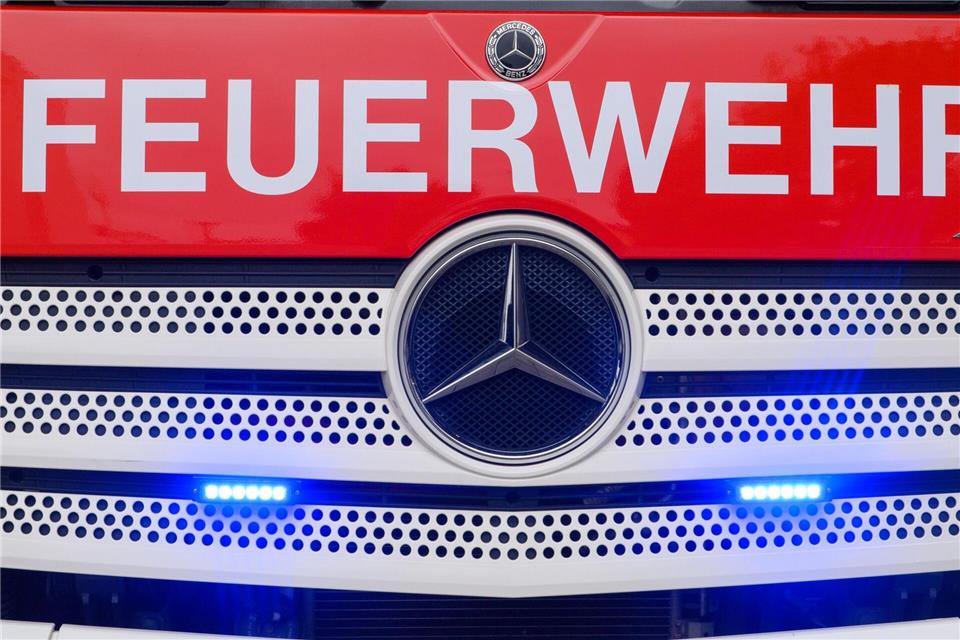 Bei dem Einsatz wurde auch ein Feuerwehrmann verletzt. (Symbolbild)Klaus-Dietmar Gabbert/dpa