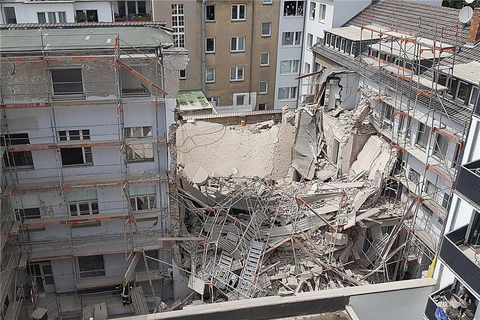 Bei dem Einsturz bei Bauarbeiten an dem Haus im Juli 2020 waren zwei Arbeiter unter tonnenschweren Trümmern begraben worden. (Archivfoto) Gerhard Berger/dpa