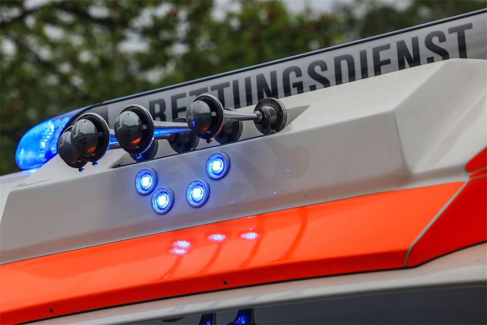 Bei dem Einsturz eines Baugerüsts im Zoo ist nach Polizeiangaben ein Mann schwer verletzt worden. (Symbolbild)Oliver Berg/dpa