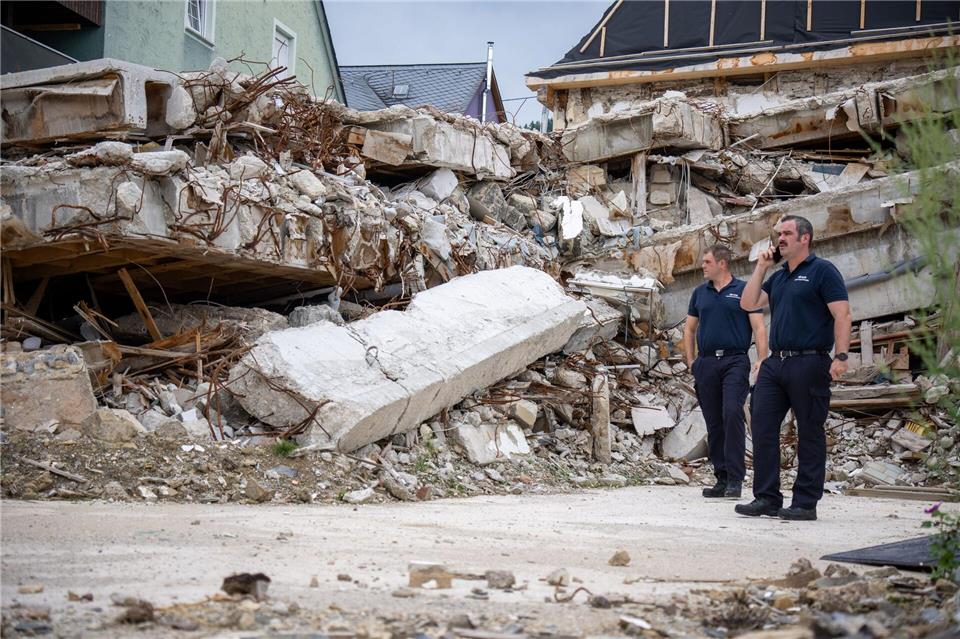 Bei dem Hoteleinsturz in Kröv wurden sieben Menschen gerettet, zwei kamen ums Leben. (Archivbild)Harald Tittel/dpa