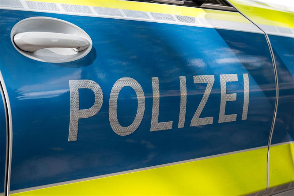 Bei dem Mann stellten die Beamten Anzeichen für Drogenkonsum fest. (Symbolbild)Daniel Vogl/dpa