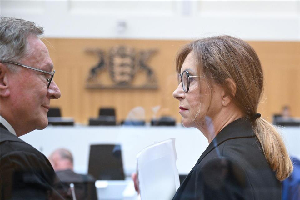 Bei dem Messerangriff wurde der 29-jährige Polizist Rouven Laur tödlich verletzt - die Nebenkläger, darunter Laurs Mutter Petra, fordern eine lebenslange Haft für den Angeklagten und teilweise auch anschließende Sicherungsverwahrung. (Archivbild)Bernd Weißbrod/dpa