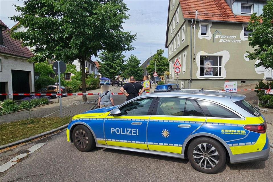 Bei dem Polizeieinsatz kam ein Mensch ums Leben. (Archivbild)Andreas Rosar/dpa