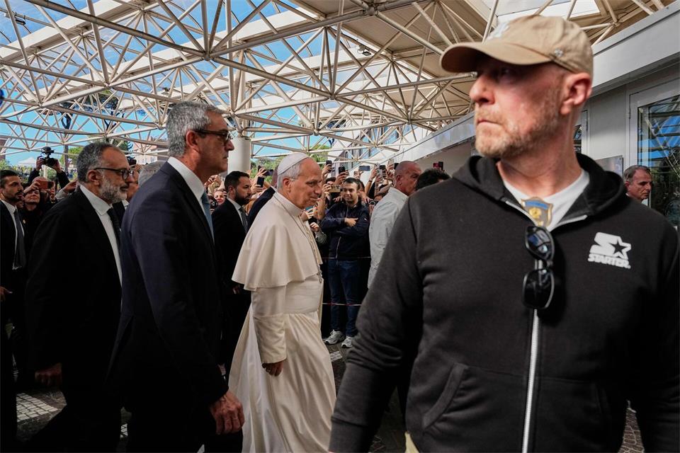Bei dem Pontifex war ein Lungenknoten entdeckt worden.Alessandra Tarantino/AP/dpa