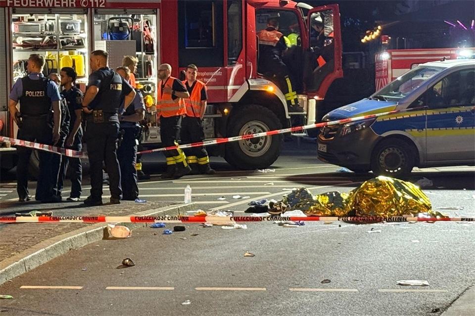 Bei dem Scooter-Unfall starb ein 23-jähriges Zwillings-Bruderpaar. (Archivbild)Mike Seeboth/dpa