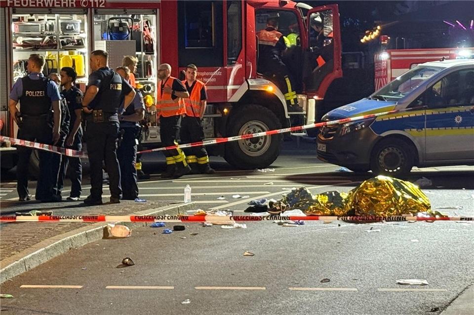 Bei dem Scooter-Unfall stirbt ein 23-jähriges Zwillings-Bruderpaar. (Archivbild)Mike Seeboth/dpa