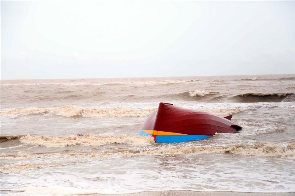 Bei dem Sturm „Bualoi“ sind auch in Vietnam Menschen ums Leben gekommen.Võ Tá Chuyên/VNA/AP/dpa