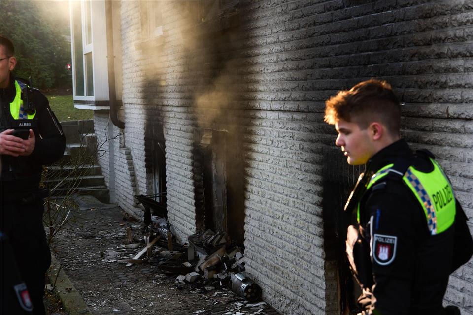 Bei dem Toten des Kellerbrandes handelt es sich um einen noch nicht identifizierten Mann.Marcus Golejewski/dpa