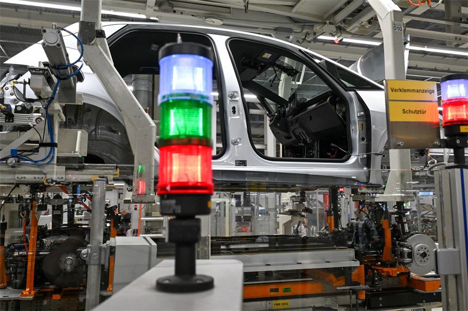 Bei dem Treffen der Landtagsfraktionen von CDU und CSU in Thüringen, Sachsen und Bayern ging es auch um die derzeitige Diskussion um die Zukunft des VW-Standorts in Zwickau. (Symbolbild)Hendrik Schmidt/dpa