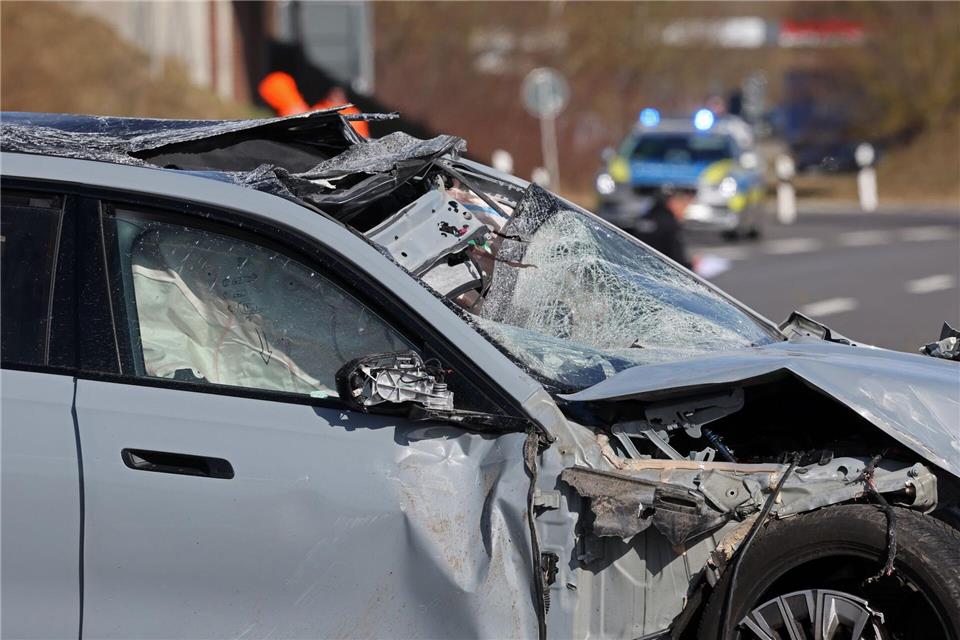 Bei dem Unfall entstand ein hoher Sachschaden. Bernd Wüstneck/dpa