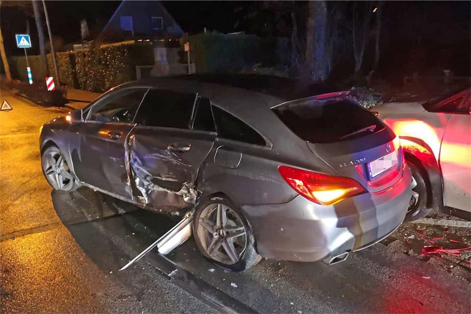 Bei dem Unfall entstand erheblicher Sachschaden.