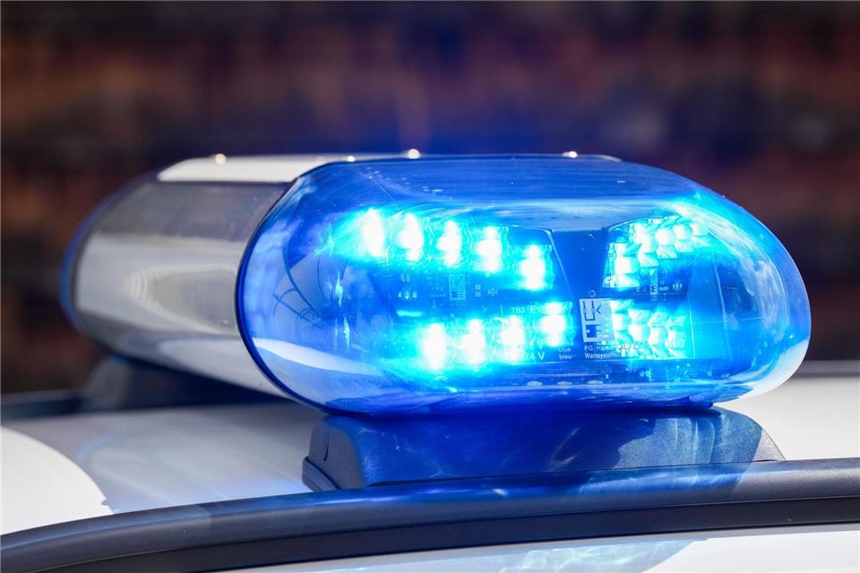 Bei dem Unfall ist ein Mensch verletzt worden. (Symbolbild)Soeren Stache/dpa
