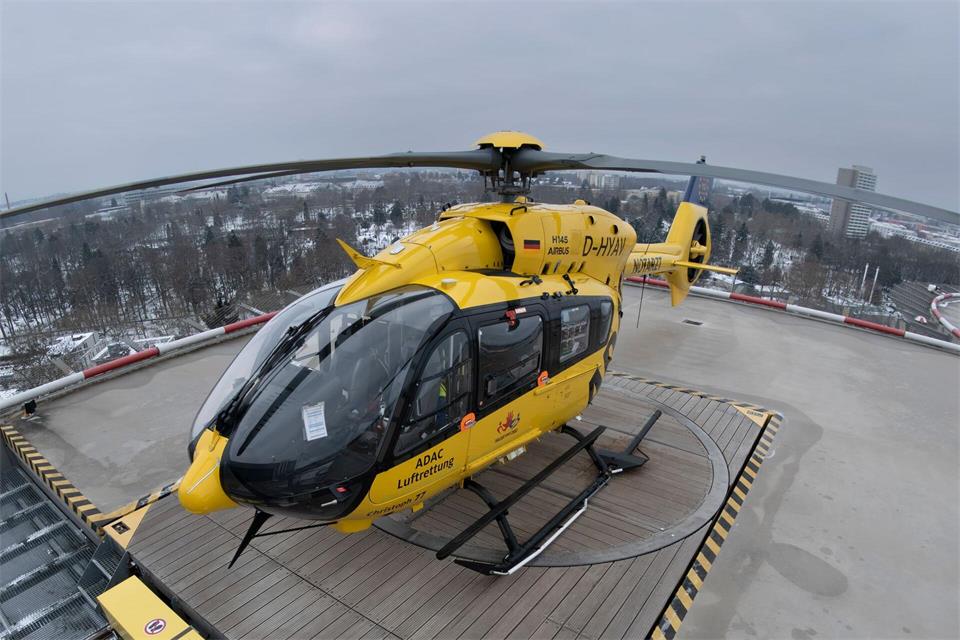 Bei dem Unfall war auch ein Rettungshubschrauber im Einsatz. (Symbolbild)Boris Roessler/dpa