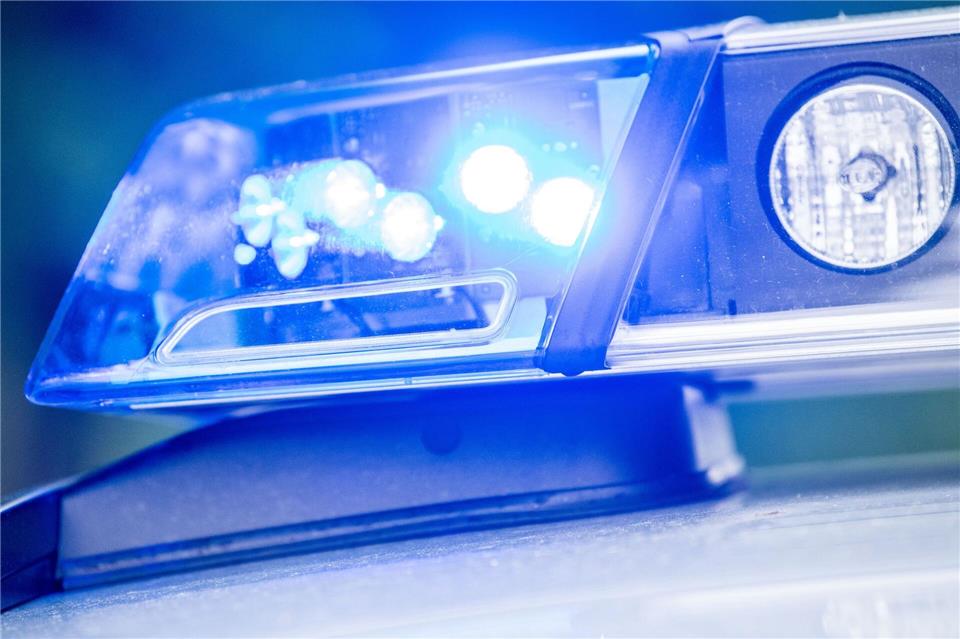 Bei dem Unfall wurden 5 Personen verletzt. (Symbolbild)Lino Mirgeler/dpa