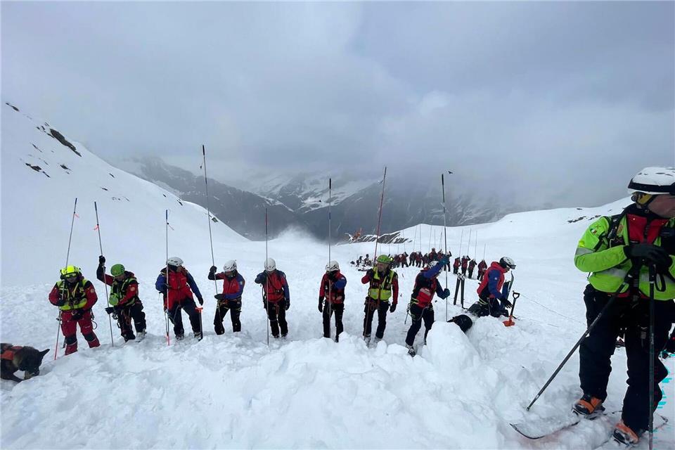 Bei dem Unglück starben vier Tourengeher, die an einem Steilhang unterwegs waren.-/Italienische Bergwacht/dpa