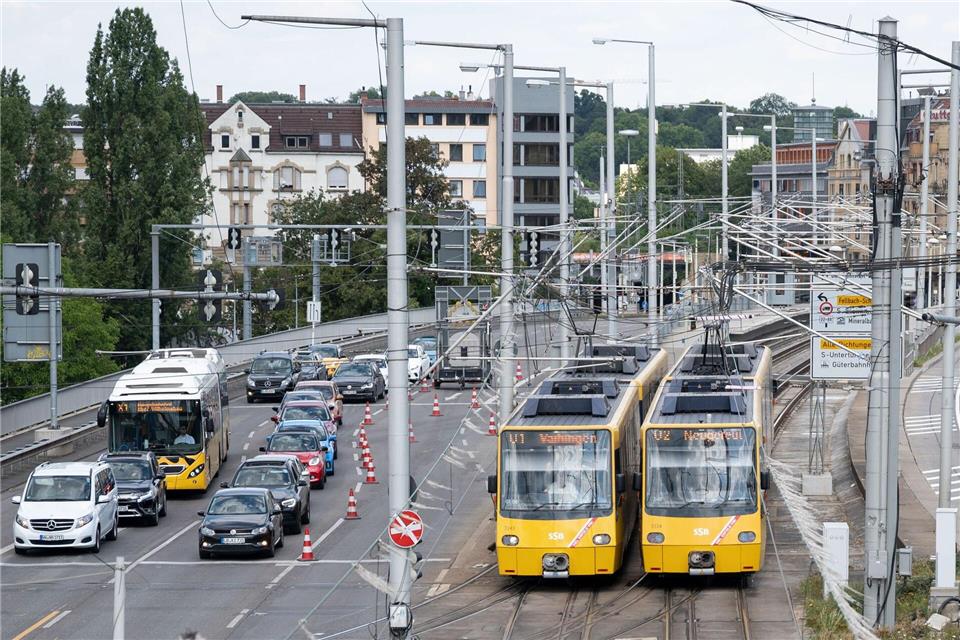 Bei dem Verkehrsunfall gab es drei Leichtverletzte. (Symbolbild)Marijan Murat/dpa