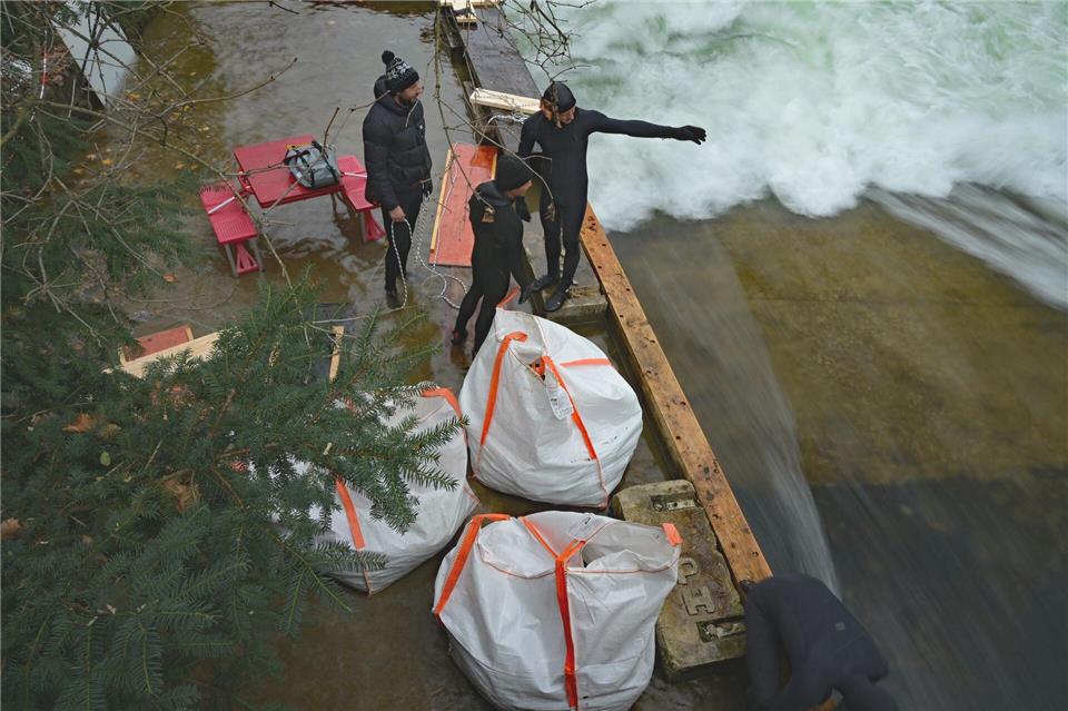 Bei dem Vorversuch kamen verschiedene Materialien zum Einsatz.Malin Wunderlich/dpa