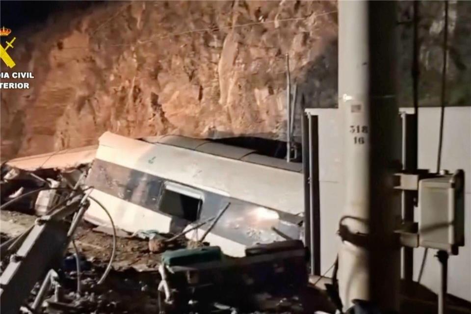Bei dem Zugunglück kamen viele Menschen ums Leben. Uncredited/Guardia Civil via AP/dpa