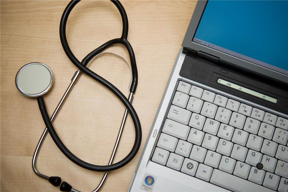 Bei den AOK-Versicherten im Mecklenburg-Vorpommern gibt es nur wenig Widerspruch gegen die elektronische Patientenakte. (Symbolbild)Patrick Pleul/dpa-Zentralbild/dpa