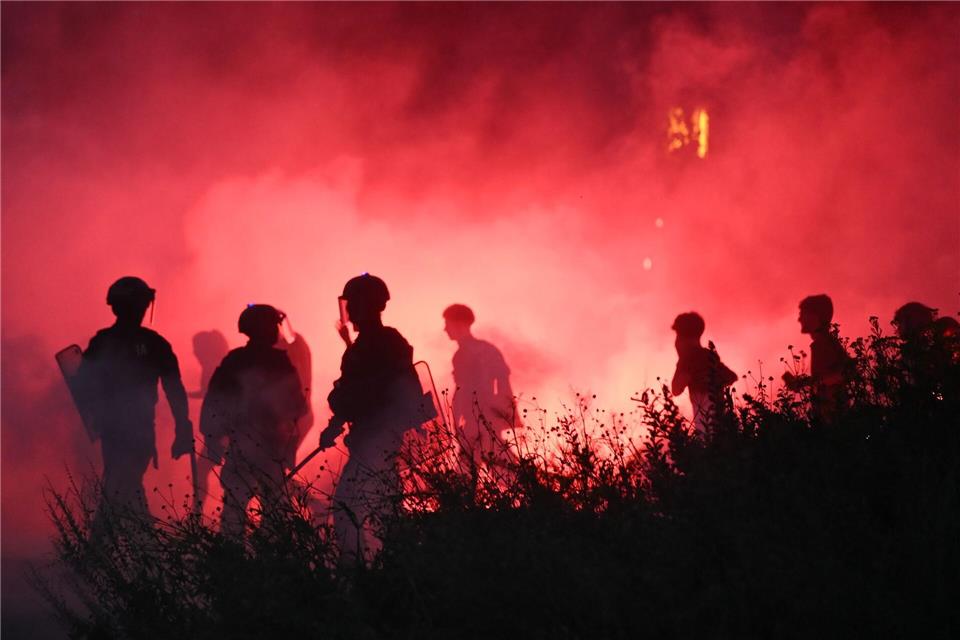Bei den Ausschreitungen rund um den PSG-Sieg in der Champions League wurden knapp 900 Menschen in Frankreich festgenommen. (Archivbild)Julien Mattia/Le Pictorium via ZUMA Press/dpa