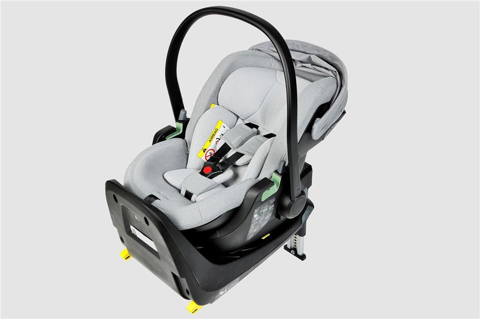 Kindersitze im ADAC-Test: Daumen hoch für viele Modelle  Bei den Babyschalen (bis circa 1 Jahr) ist der Thule Maple + Alfi Base für 570 Euro mit „gut“ (Note 1,6) bewertet.Ralph Wagner/ADAC/dpa-tmn