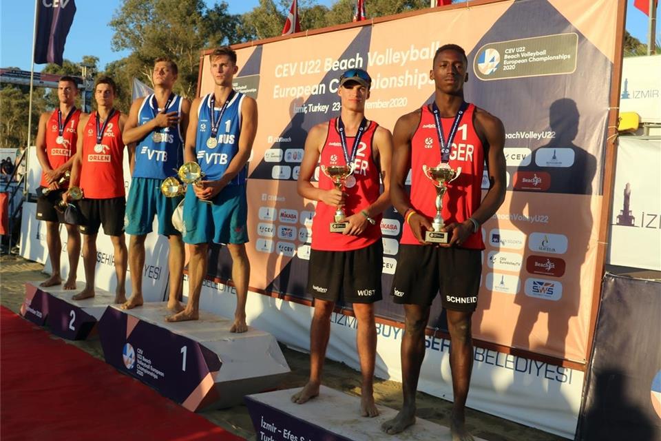 Bei den Beachwolleyball-Europameisterschaften U22 im türkischen Izmir landete der Borkener Rudy Schneider (rechts) mit seinem Berliner Partner Mio Wüst auf dem dritten Rang.CEV