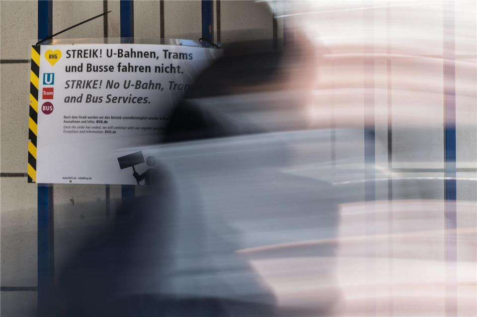 Bei den Berliner Verkehrsbetrieben (BVG) steht der nächste Warnstreik an – diesmal läuft der Ausstand 48 Stunden.Sebastian Gollnow/dpa