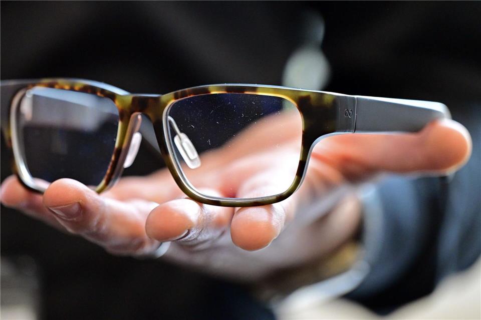 Bei den Dresdner Bädern ist geregelt, dass in den Saunen das Mitführen von Kameras samt Smart Glasses untersagt ist. (Symbolbild) Martin Schutt/dpa