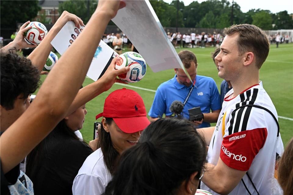 Bei den Fans ist Manuel Neuer sehr beliebt. Federico Gambarini/dpa