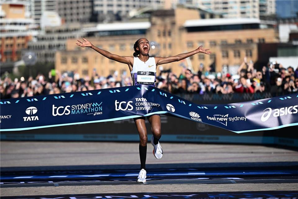 Hassan gewinnt Sydney-Marathon - Kipchoge bricht ein Bei den Frauen stellte Marathon-Olympiasiegerin Sifan Hassan in Sydney einen Streckenrekord auf.Bianca De Marchi/AAP/dpa