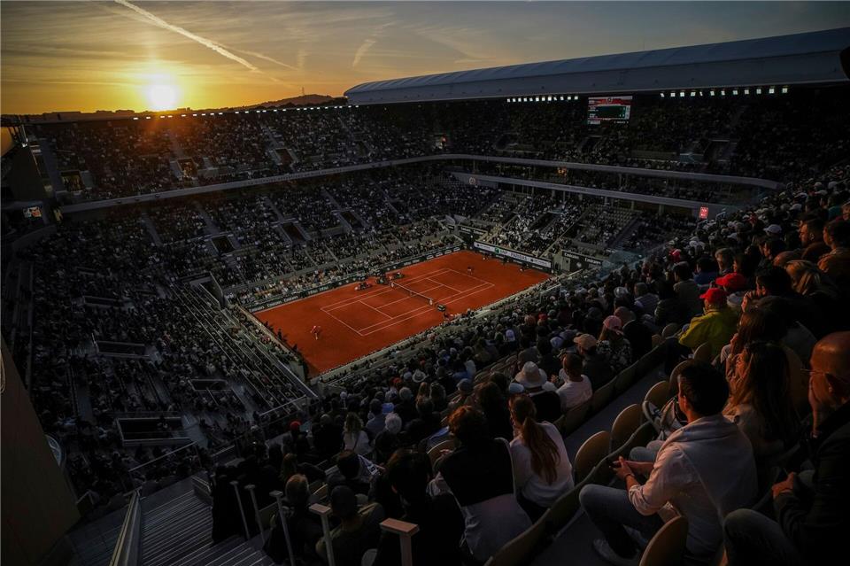 Bei den French Open freuen sich die Tennisfans auch in diesem Jahr vor allem auf die Matches in der Abend-Session. (Archivbild)Aurelien Morissard/AP/dpa