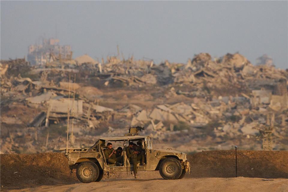 Bei den Gesprächen in Scharm el Scheich gibt es im Gaza-Krieg erneut etwas Hoffnung. Ariel Schalit/AP/dpa