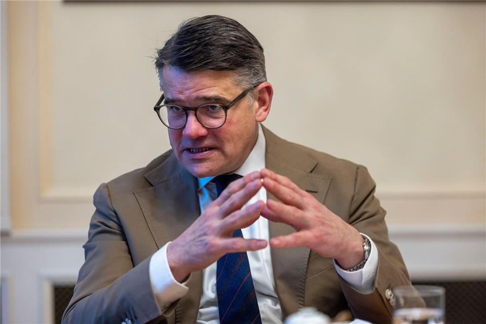 Bei den Kommunalwahlen entscheidet sich nach den Worten von Regierungschef Rhein, wie die Menschen „zur Politik stehen und wie sie die Demokratie bewerten“.Helmut Fricke/dpa