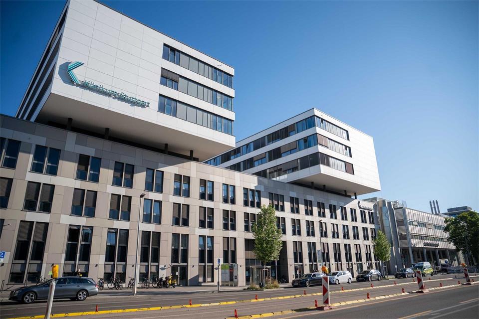 Bei den Neubauten des Klinikums Stuttgart setzen die Betreiber auf eine besondere Kühltechnik für die Patientenzimmer. (Archivbild)Enrique Kaczor/dpa