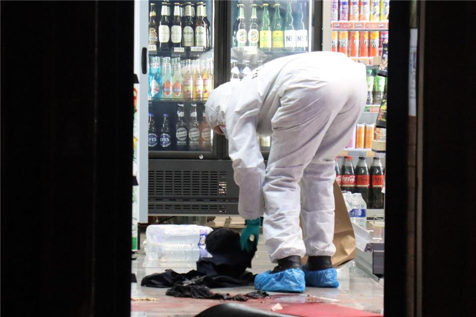 Bei den Schüssen handelte es sich laut Gericht um eine Auftragstat - Ziel war, den Kioskbesitzer zu töten. Er wurde schwer verletzt. (Archivbild)René Priebe/dpa