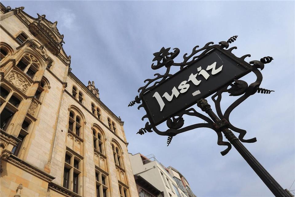 Bei den Staatsanwaltschaften sind 2025 259.492 Verfahren eingegangen und damit etwas weniger als im Jahr zuvor. (Symbolbild) Jens Wolf/dpa-Zentralbild/dpa