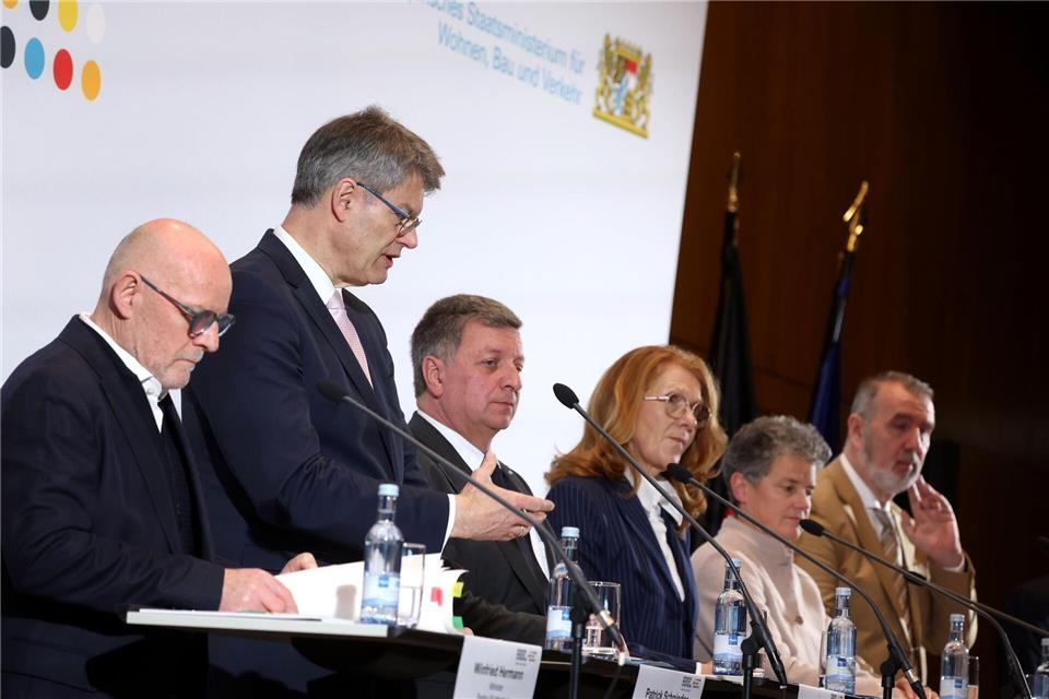 Bei den Verkehrsministern gab es viel Konsens - aber auch strittige Themen.Karl-Josef Hildenbrand/dpa