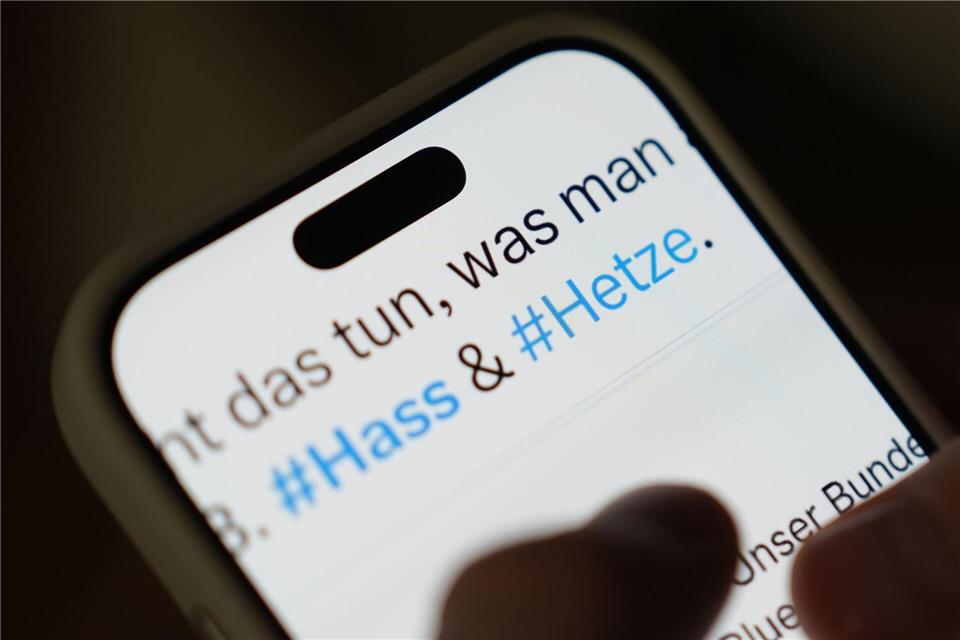Bei den meisten Beschwerden aus Deutschland geht es um Beiträge auf Instagram, Facebook oder TikTok. (Symbolbild)Marcus Brandt/dpa