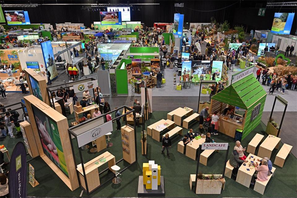 Bei der 13. Ausgabe der Messe präsentieren sich mehr als 200 Aussteller.Martin Schutt/dpa