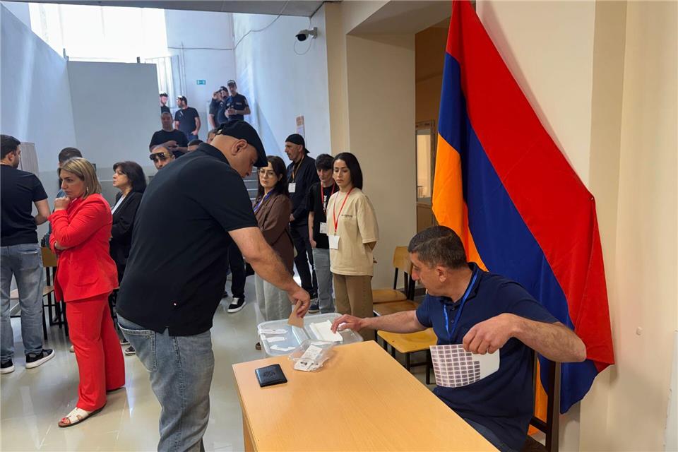 Bei der Abstimmung in Armenien ging es auch um den außenpolitischen Kurs des Landes im Südkaukasus.Andre Ballin/dpa