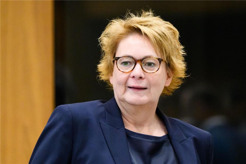 Bei der Abwehr von Drohnen und anderen hybriden Angriffen sieht Niedersachsens Innenministerin Behrens (SPD) „dringenden Handlungsbedarf“. (Archivbild)Julian Stratenschulte/dpa