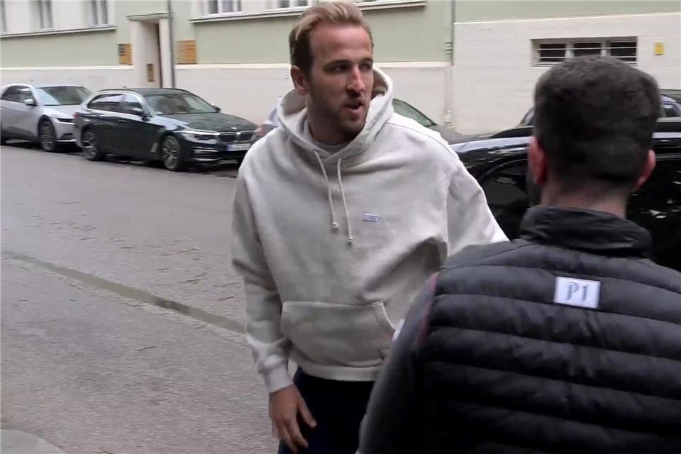 Bei der Ankunft im Nobelrestaurant war Harry Kanes Pullover noch trocken. Felix Hörhager/dpa