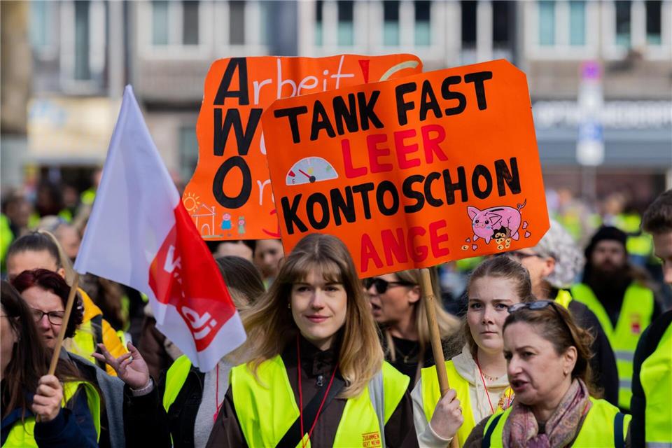 Bei der Arbeiterwohlfahrt (Awo) NRW hat Verdi zu einem Warnstreiktag aufgerufen.Rolf Vennenbernd/dpa