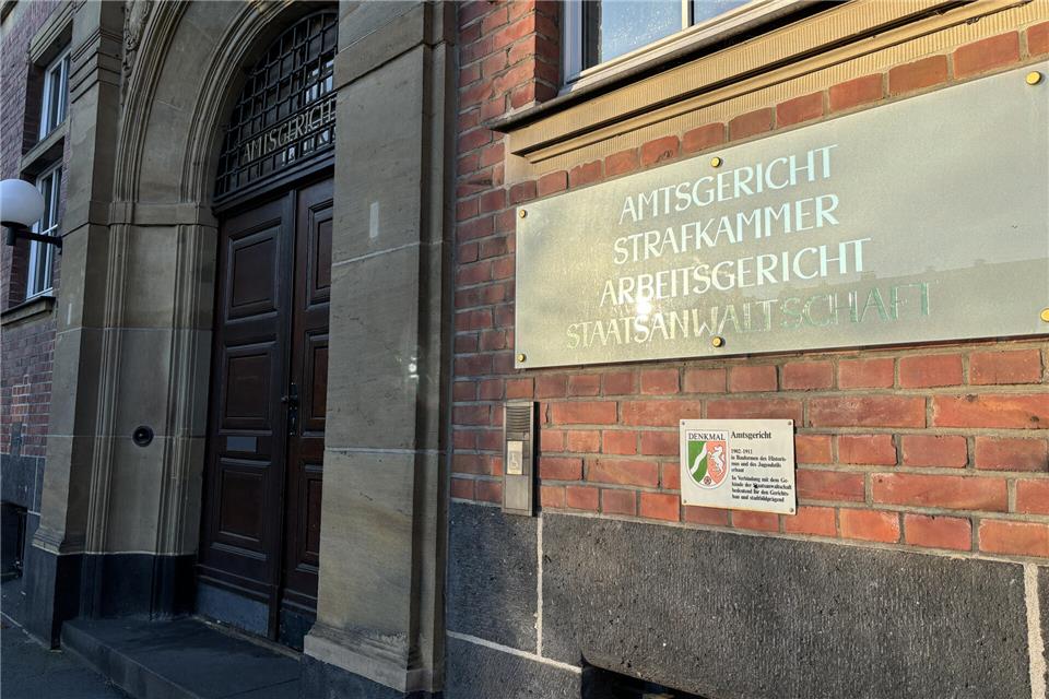 Bei der Auswärtigen Kammer des Landgerichts Münster in Bocholt mussten sich eine Frau und ein Mann wegen einer Einbruchsserie verantworten.