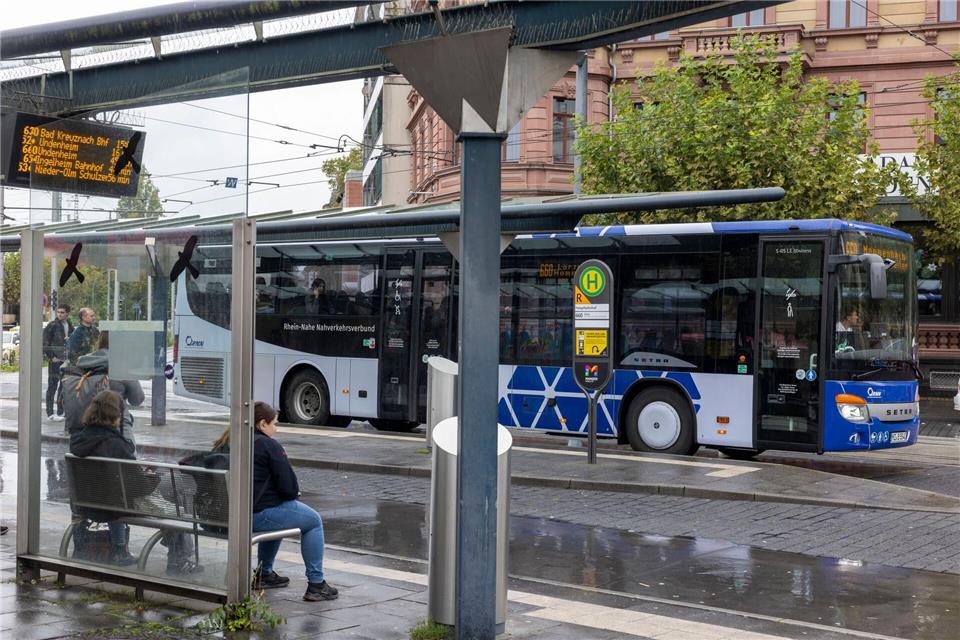 Bei der Barrierefreiheit im ÖPNV in Mainz gibt es noch einiges zu verbessern. (Symbolbild)Helmut Fricke/dpa