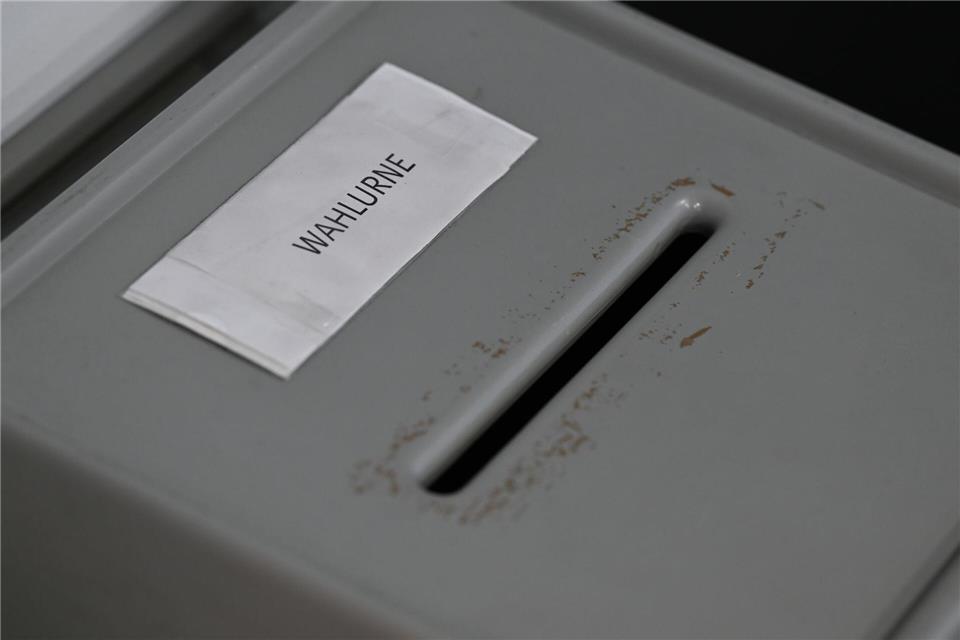 Bei der Briefwahl des Ausländerbeirats in Würzburg hat es eine Panne gegeben. (Symbolbild)Arne Dedert/dpa