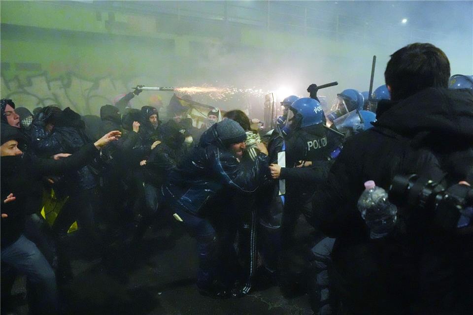 Bei der Demonstration in Mailand kam es zu Ausschreitungen.Claudio Furlan/LaPresse/AP/dpa