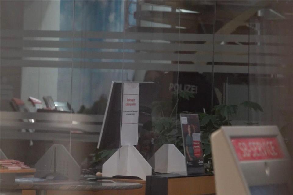 Bei der Durchsuchung sei es vorrangig um die Daten betroffener Kunden gegangen, hieß es von der Polizei.Markus Gayk/dpa